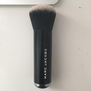 marc Jacobs the face III buffing foundation brush